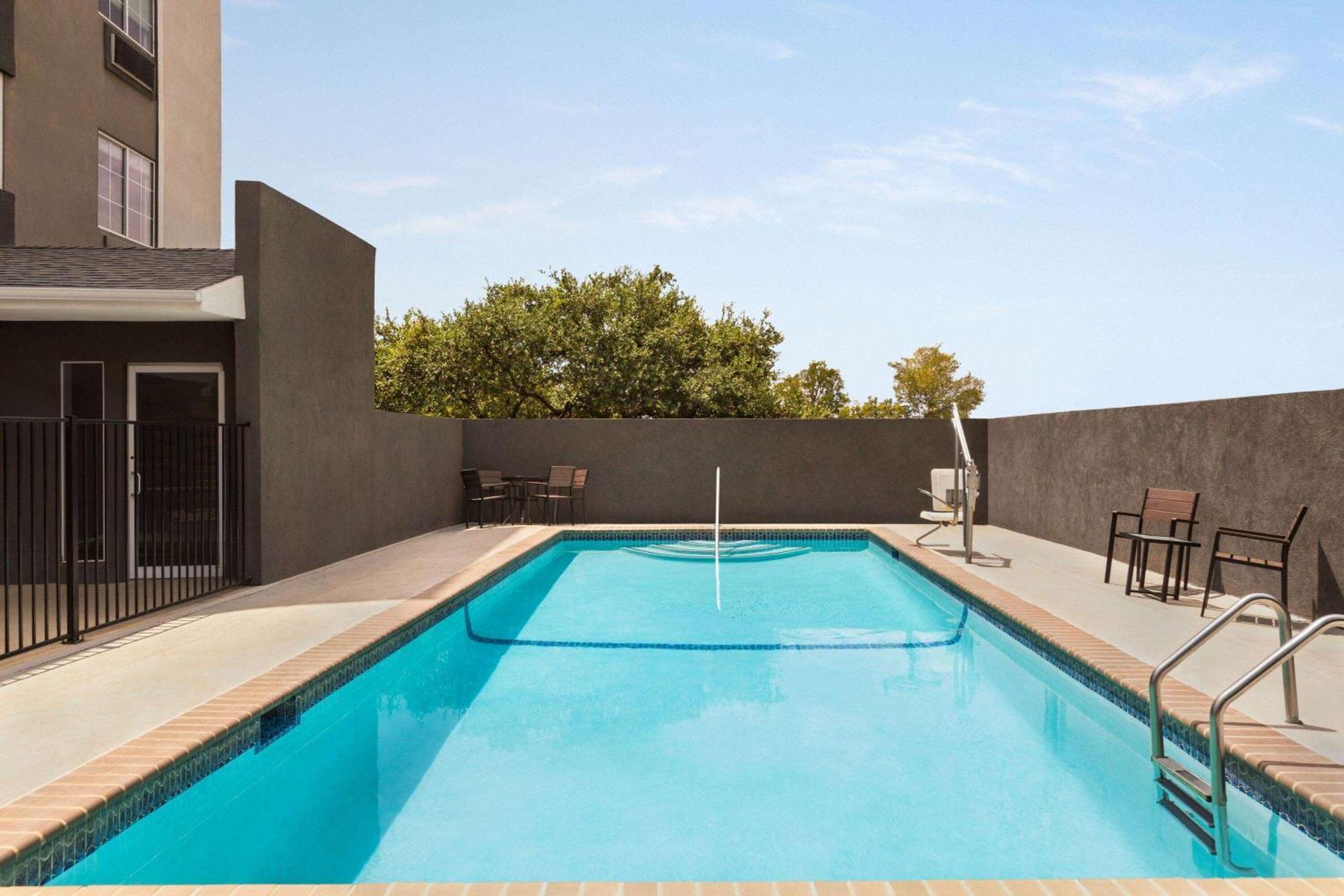 La Quinta By Wyndham San Antonio North Stone Oak Hotel Exterior foto